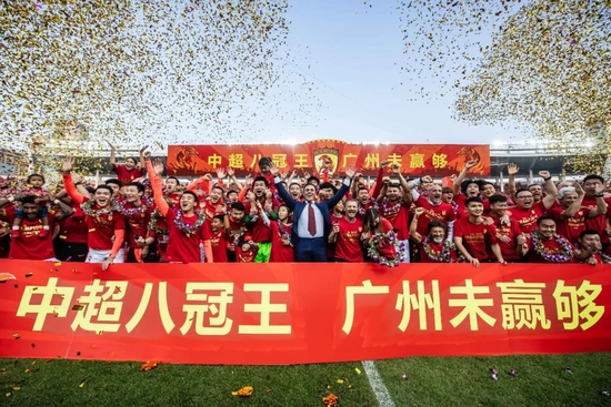 现在我在这里很开心，我不在乎任何外部的兴趣。